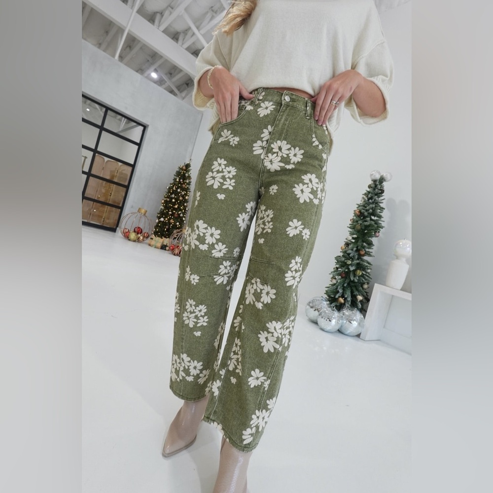 Floral Barrel Jeans size Medium
